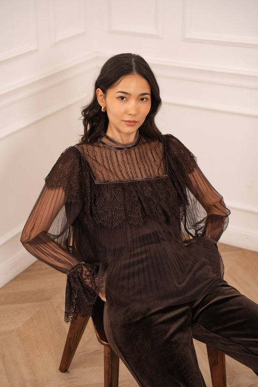 Kanten blouse en geplooide tule