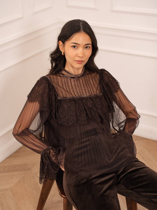 Kanten blouse en geplooide tule
