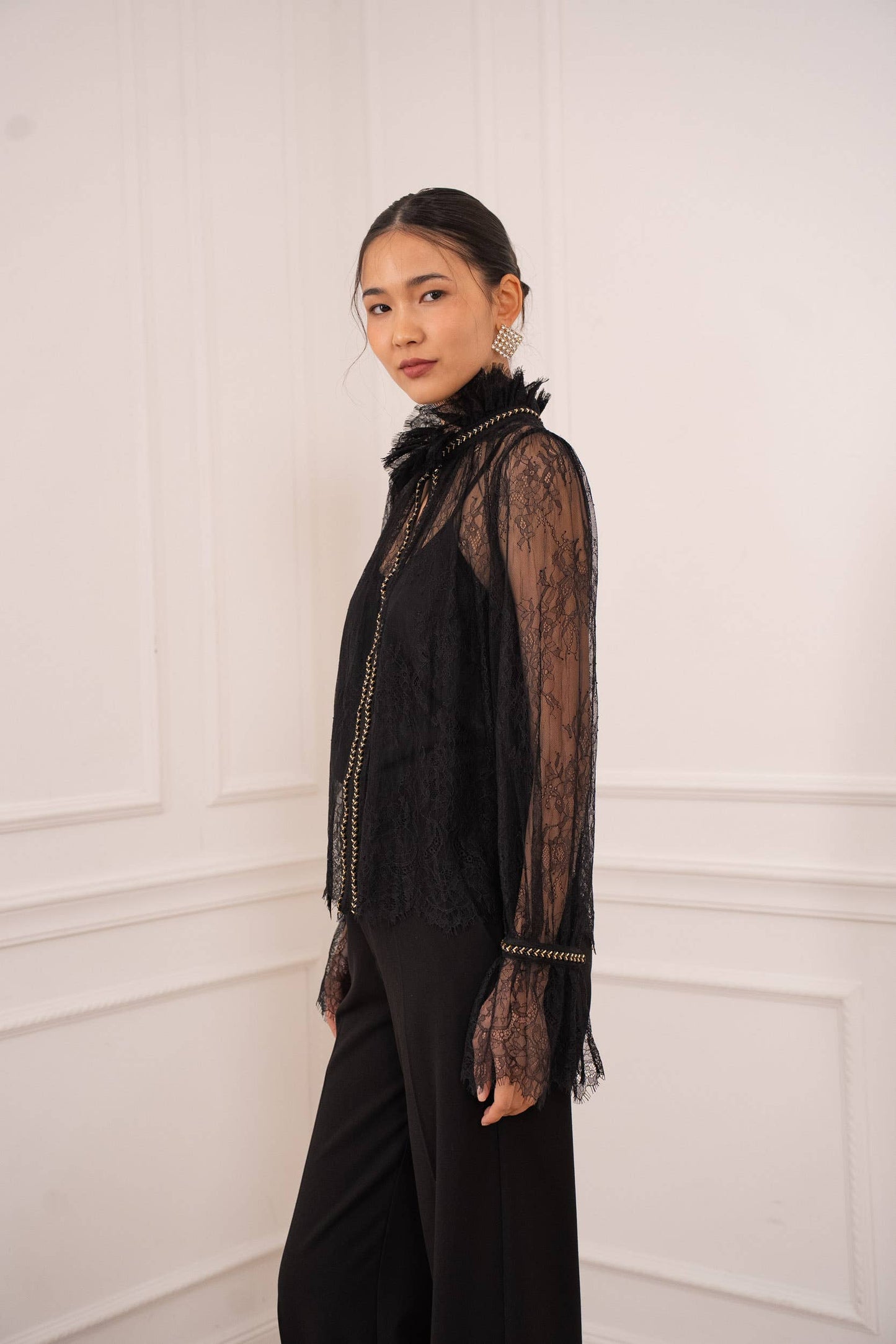 Blouse van kant & gouden strass