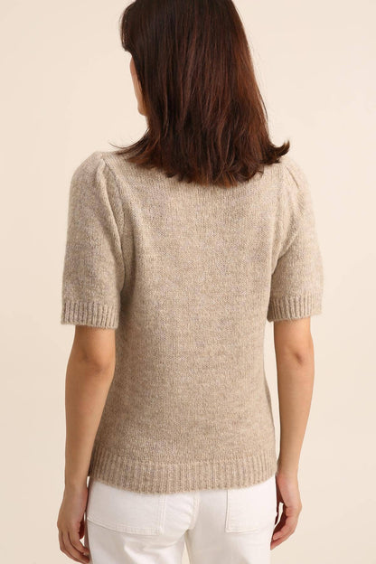 Gebreide trui met bloemen