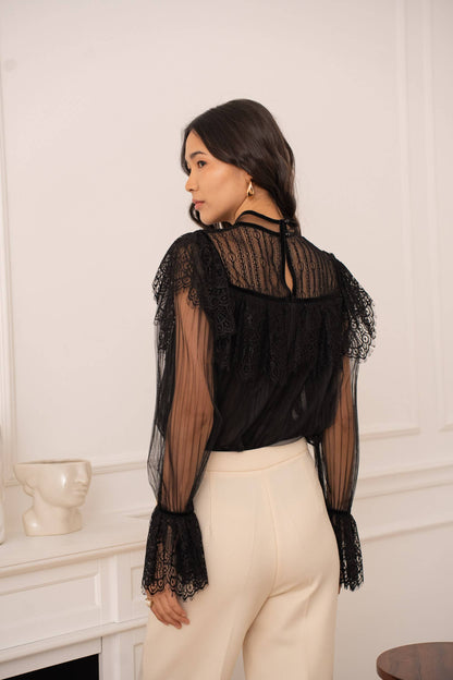 Kanten blouse en geplooide tule