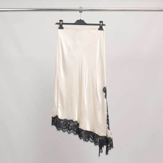 Satijnen rok met split en asymmetrisch kant MF93789: Ivoire